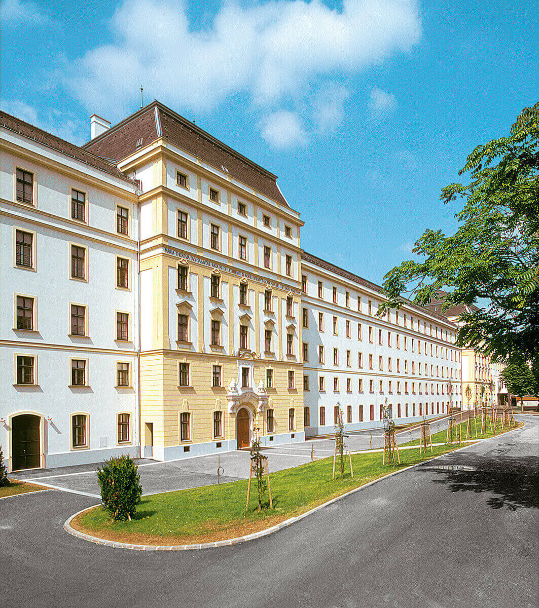 Stiftskaserne Wien, Fassade