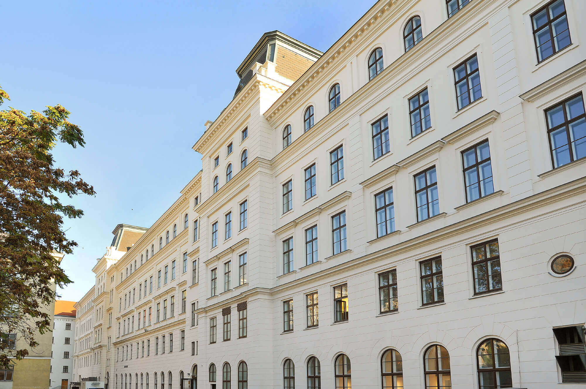 Stiftskaserne Wien, Fassade Mosertrakt